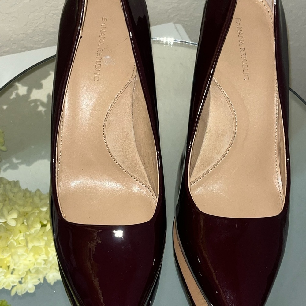 BANANA REPUBLIC MADISON 12-HOUR BLOCK-HEEL PUMP in Bordeaux Red Patent Leather - Picture 12 of 12